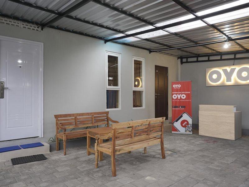 Super Oyo 90033 Dehome Family Melati Exterior photo